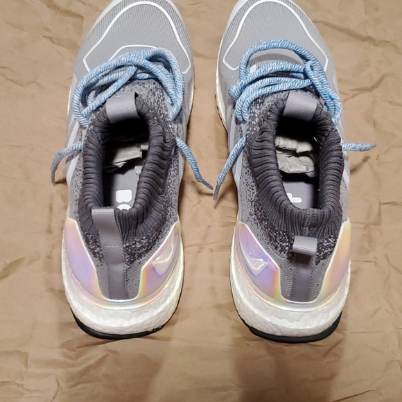 adidas Ultra Boost Mid - Picture 4 of 6